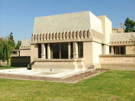 1-hollyhock-house